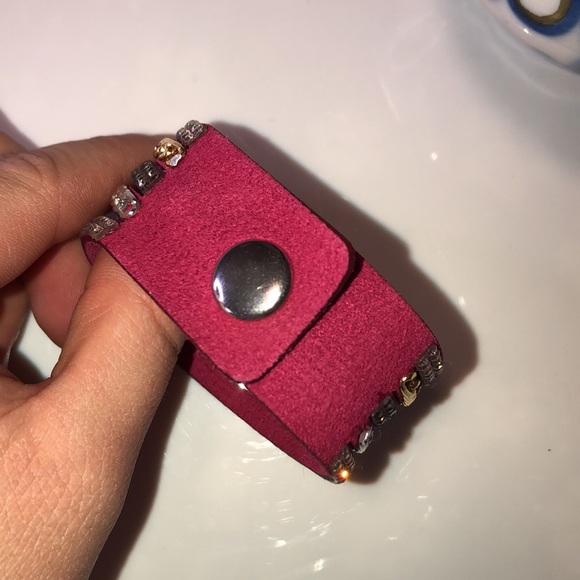 💖Buttoned Bracelet - Picture 3 of 5